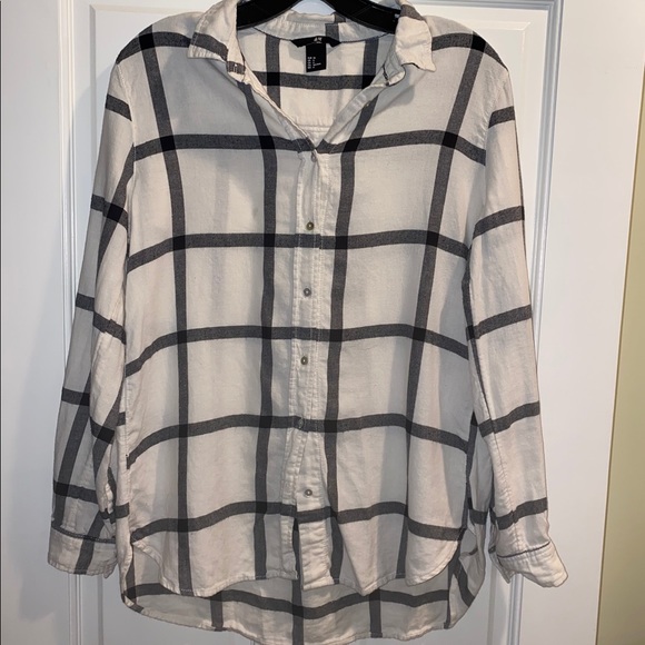 H&M button down top - Picture 4 of 5